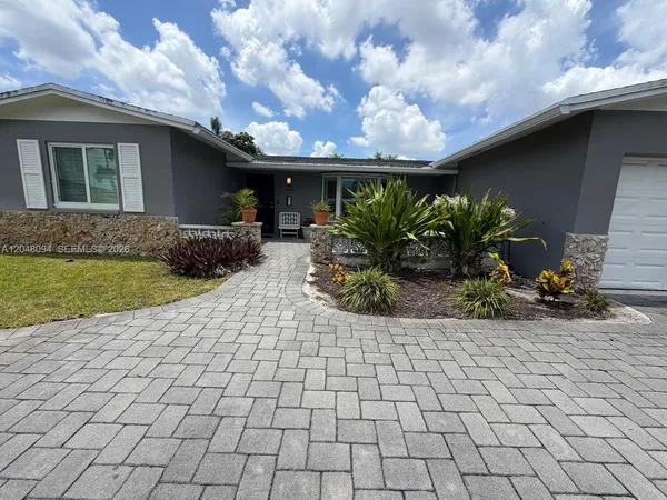 $3,700 | 9100 Northwest 19th Street, Pembroke Pines, FL 33024