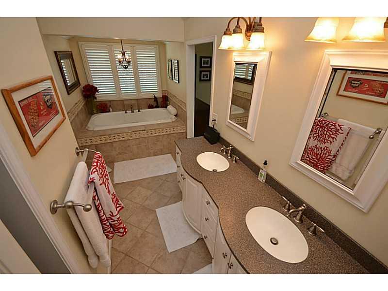5011 Fall Creek Road Indianapolis, IN 46220 - Photo 9 of 24