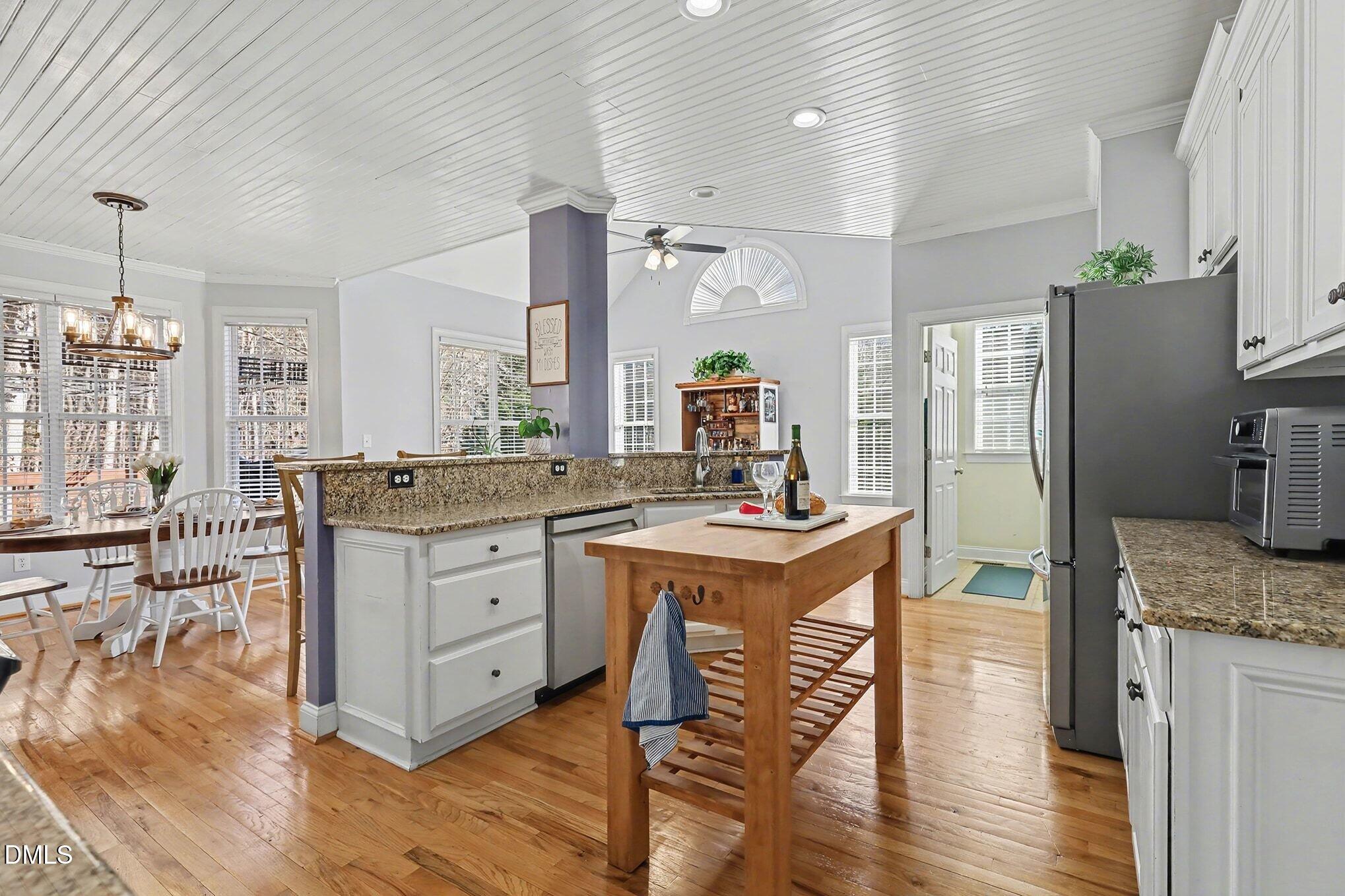 425 Ruth Circle Fuquay-Varina, NC 27526 - Photo 16 of 42 Kitchen