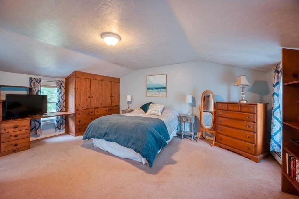 33 Barrows Road Worcester, MA 01609 - Photo 10 of 23 Gallery Image 10