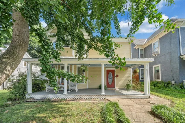 $299,999 | 367 Washington Avenue Southwest, Roanoke, VA 24016