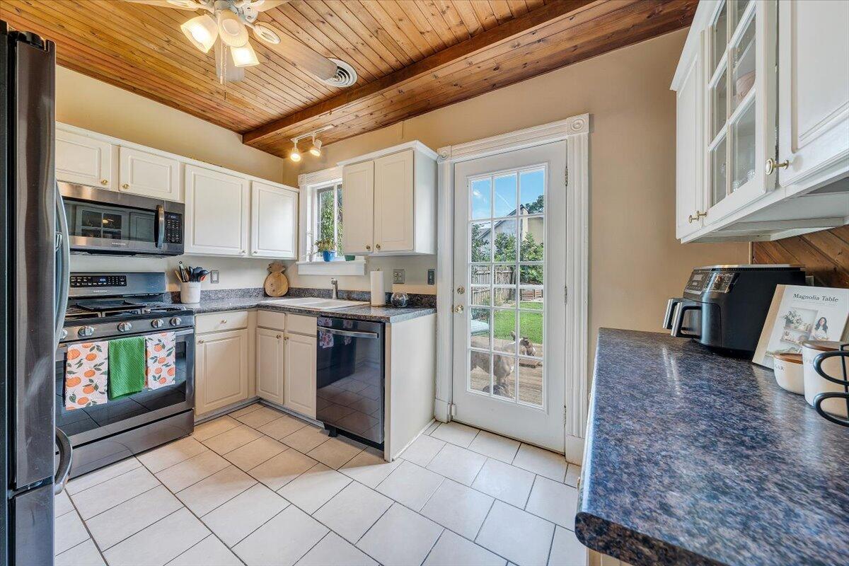 367 Washington Avenue Southwest Roanoke, VA 24016 - Photo 12 of 36 11-MIB00009