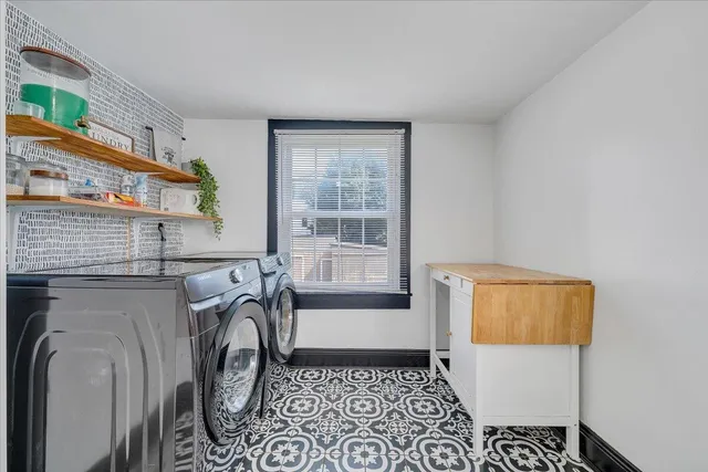 $299,999 | 367 Washington Avenue Southwest, Roanoke, VA 24016