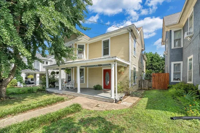 $299,999 | 367 Washington Avenue Southwest, Roanoke, VA 24016