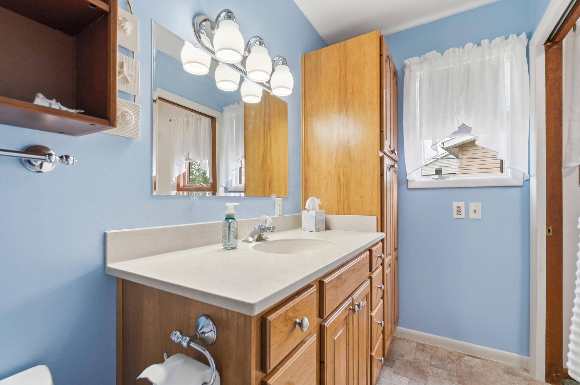 3250 South Bank Road Northeast Millersport, OH 43046 - Photo 50 of 79 Main Full Bath - 3250 South Bank Road NE, Millersport, OH 43046