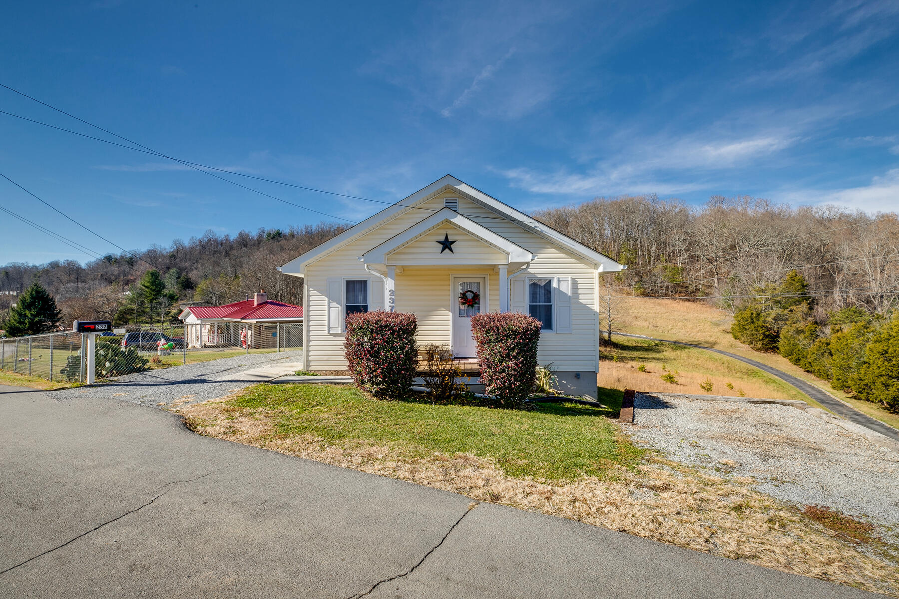 237 Ollie Collins Road Elizabethton, TN 37643 - Photo 1 of 26 001