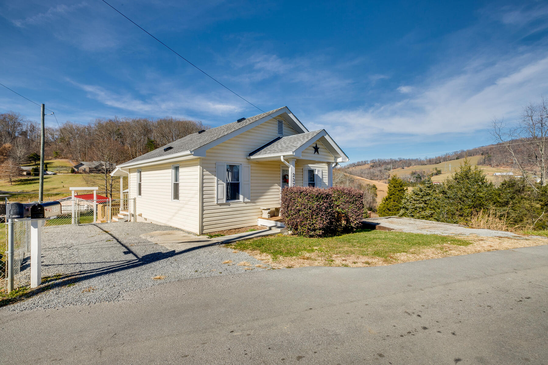 237 Ollie Collins Road Elizabethton, TN 37643 - Photo 2 of 26 002