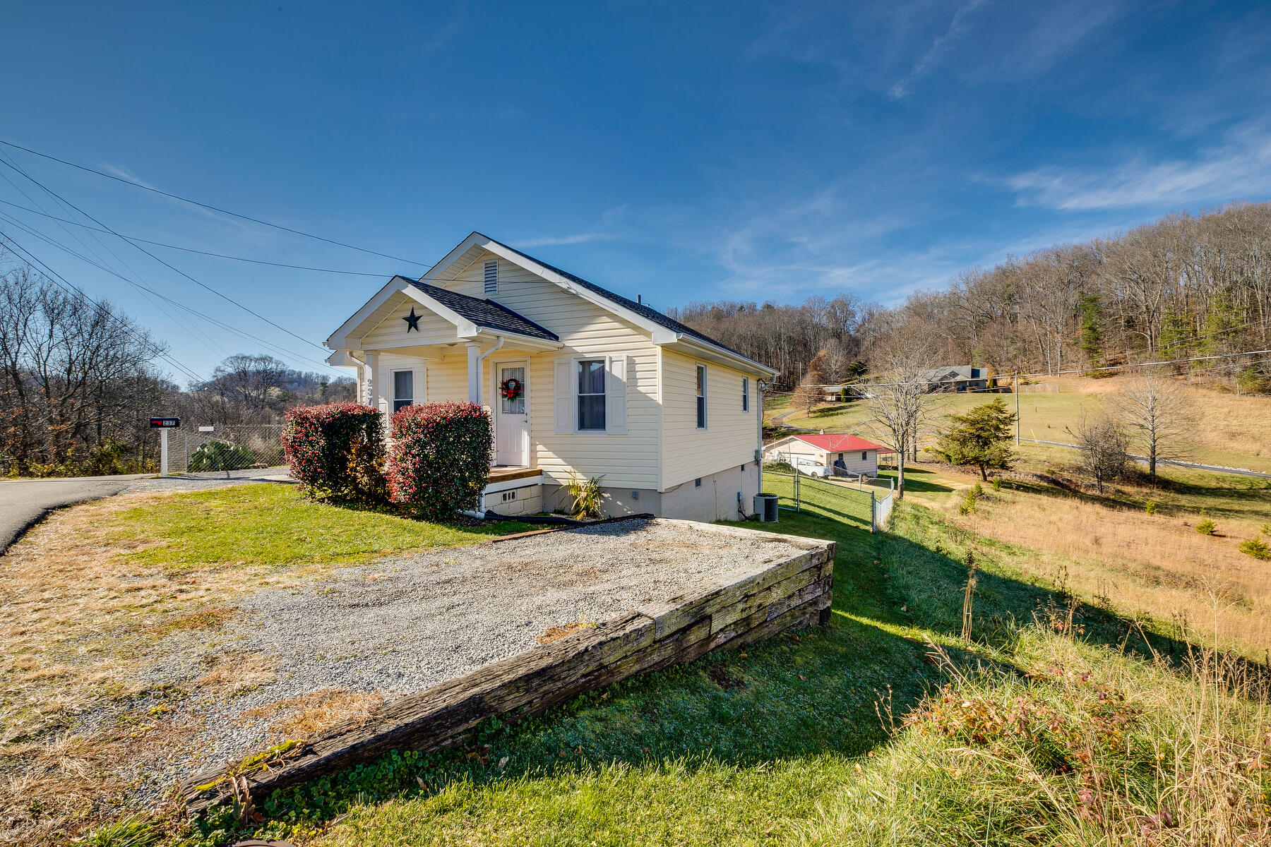 237 Ollie Collins Road Elizabethton, TN 37643 - Photo 3 of 26 003