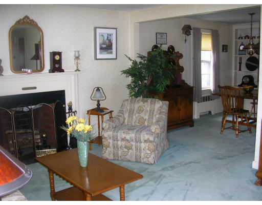 35 Lothrop Road Reading, MA 01867 - Photo 6 of 11 Gallery Image 6