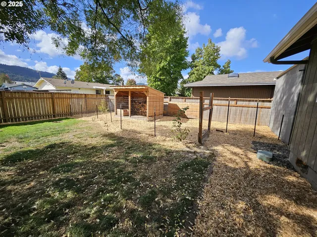 $369,900 | 3127 West Chateau Avenue, Roseburg, OR 97471