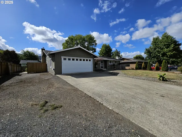 $369,900 | 3127 West Chateau Avenue, Roseburg, OR 97471
