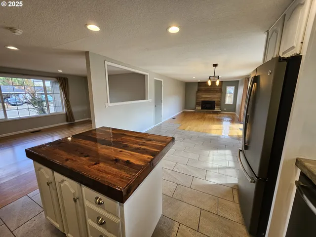 $369,900 | 3127 West Chateau Avenue, Roseburg, OR 97471