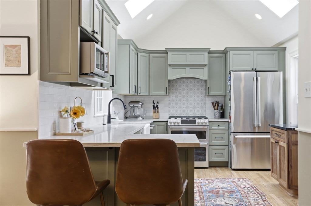 25 Sheldon Street Milton, MA 02186 - Photo 4 of 28