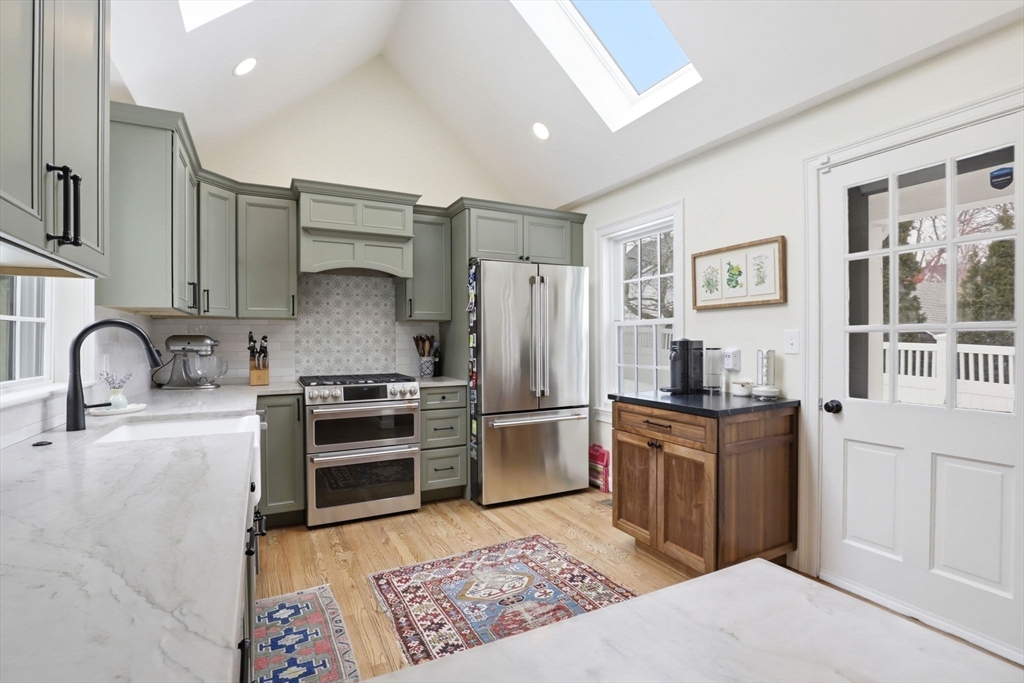 25 Sheldon Street Milton, MA 02186 - Photo 5 of 28