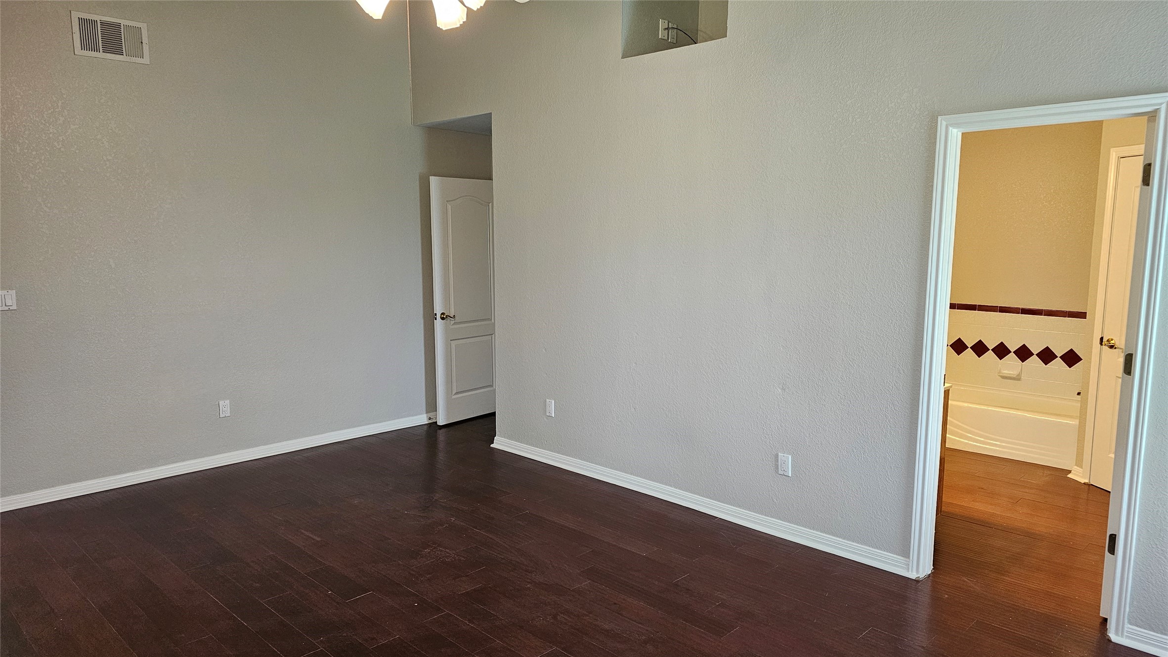 16 Brenda Lane Round Rock, TX 78665 - Photo 19 of 40 an empty room with wooden floor and a window