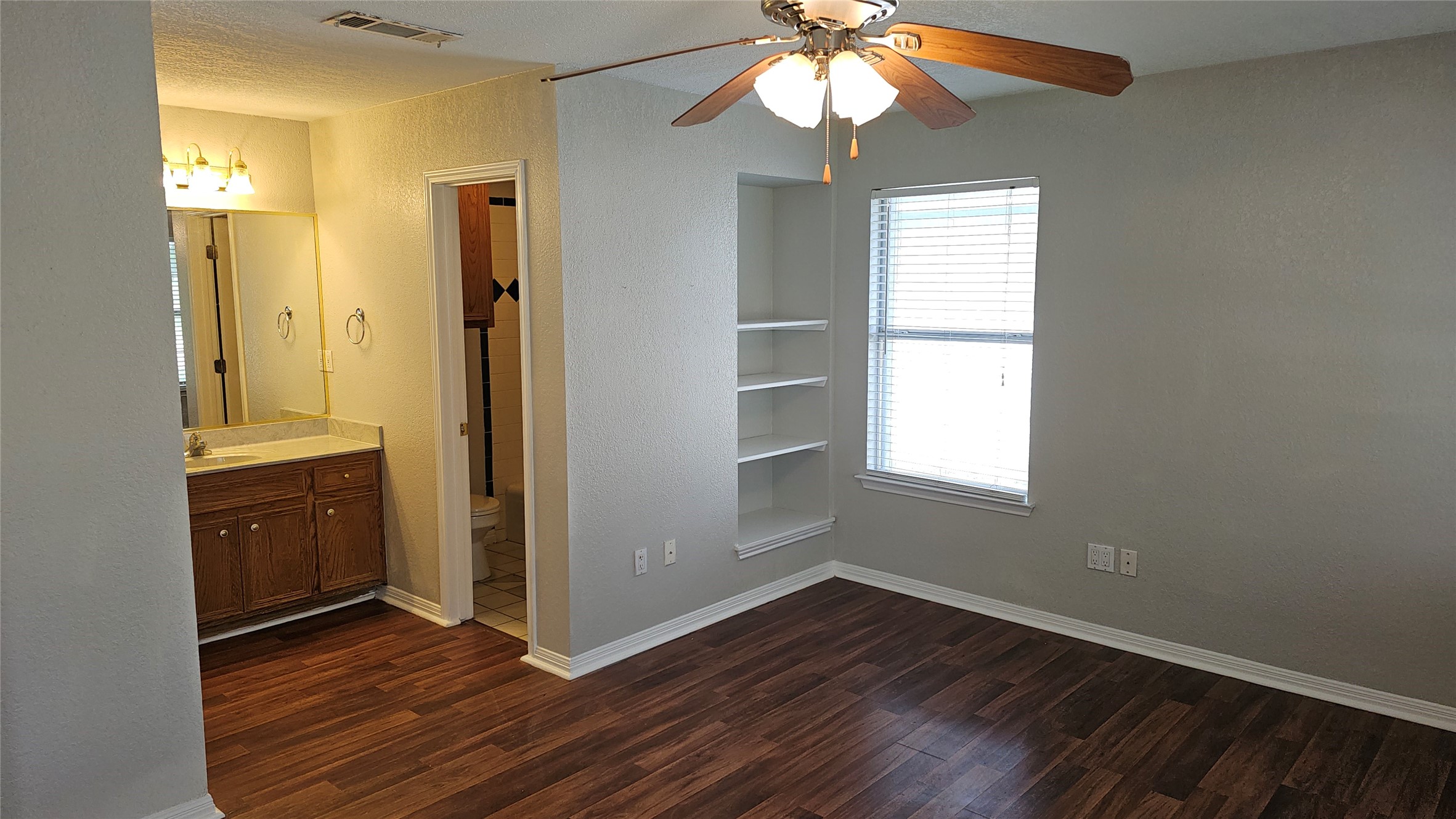 16 Brenda Lane Round Rock, TX 78665 - Photo 23 of 40 an empty room with wooden floor closet and windows
