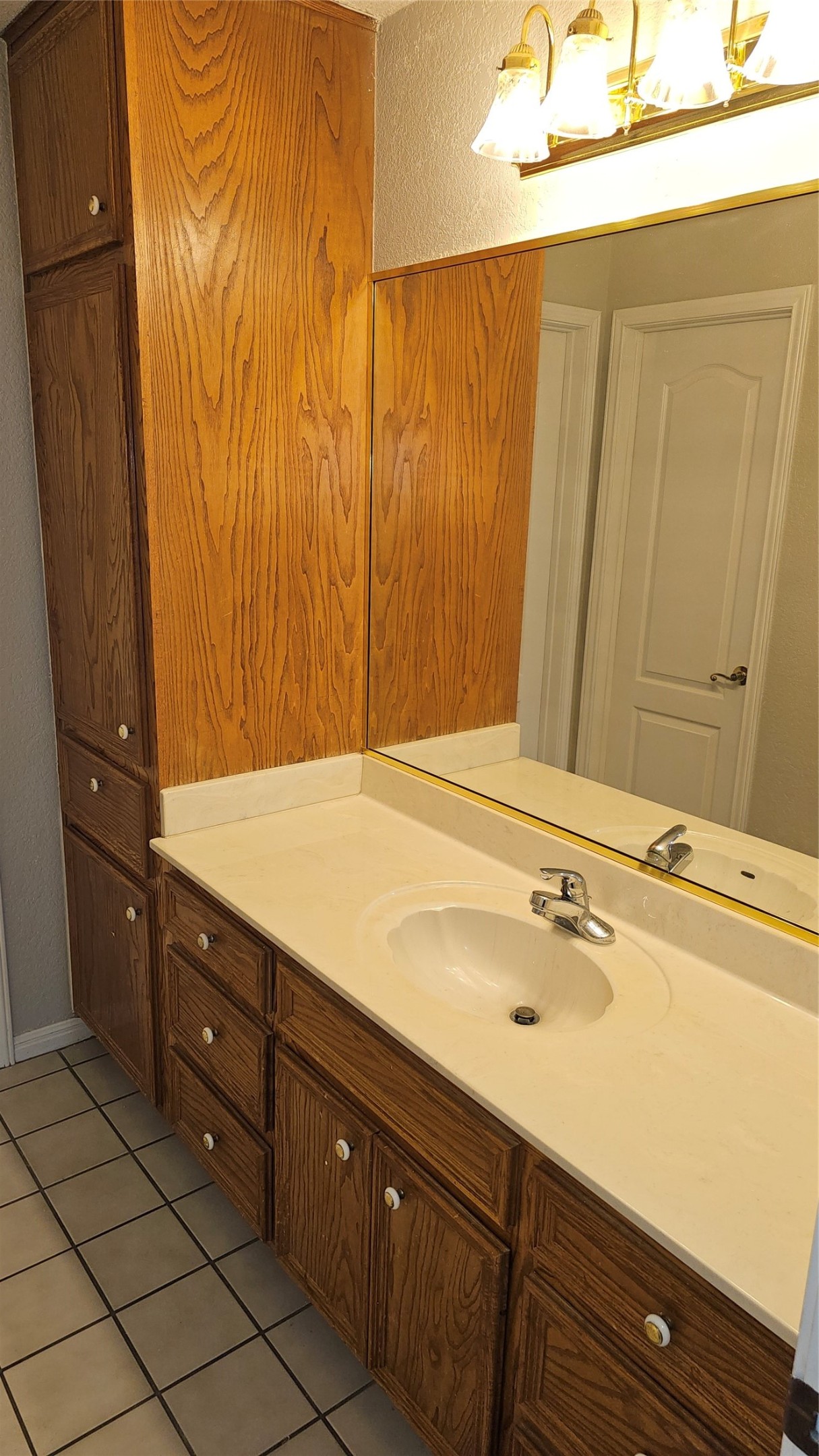 16 Brenda Lane Round Rock, TX 78665 - Photo 27 of 40 a bathroom with a sink and a mirror