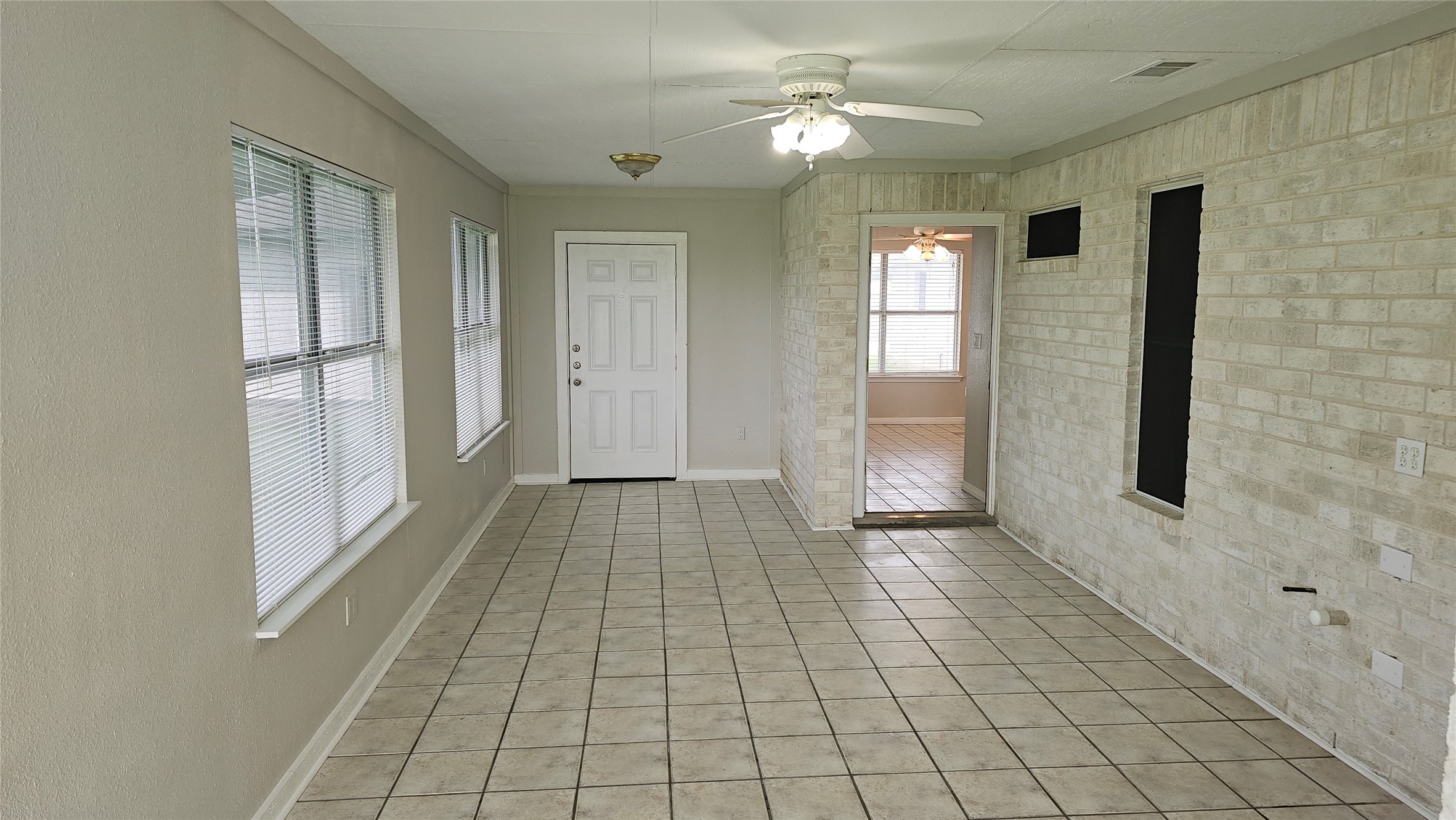 16 Brenda Lane Round Rock, TX 78665 - Photo 29 of 40 a view of empty room with windows