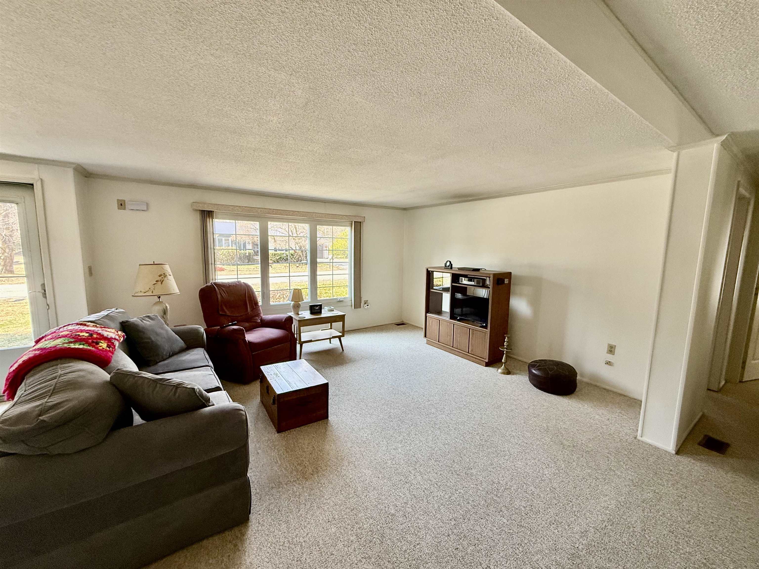 186 Deer Path Road Hopkinton, NH 03229 - Photo 8 of 27