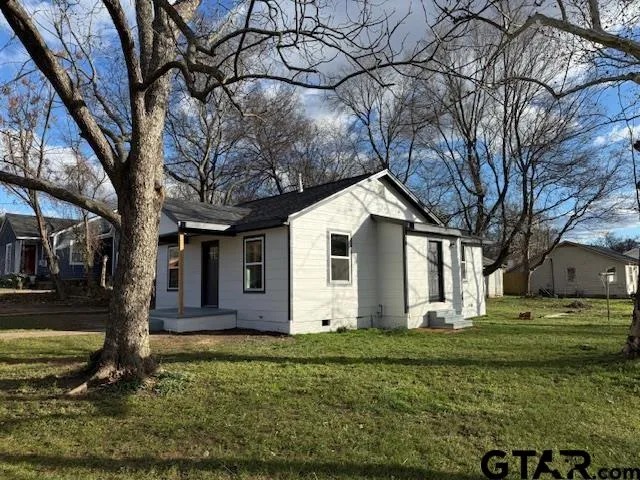 a view of house with backyard