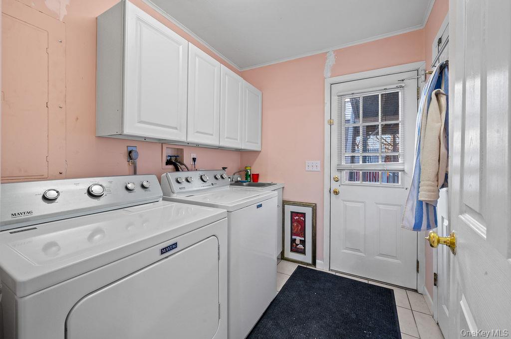 8 George Drive Mastic, NY 11950 - Photo 23 of 39 a utility room with dryer and washer