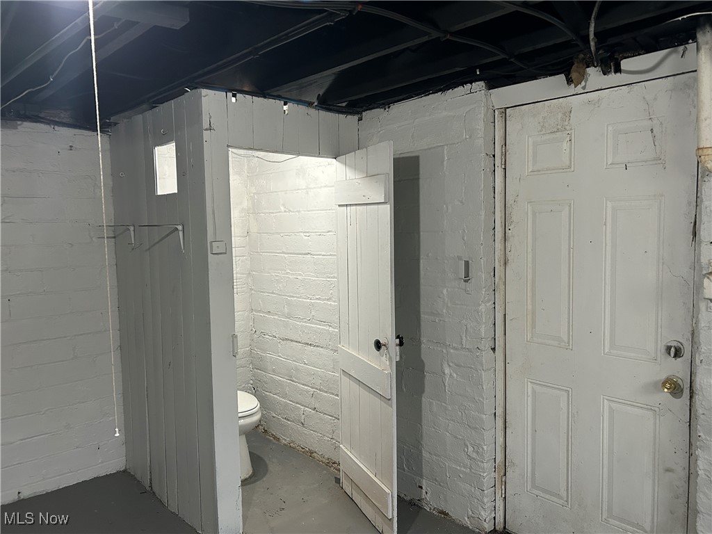 3235 Oak Road Cleveland, OH 44118 - Photo 31 of 47 Basement 1/2 bath
