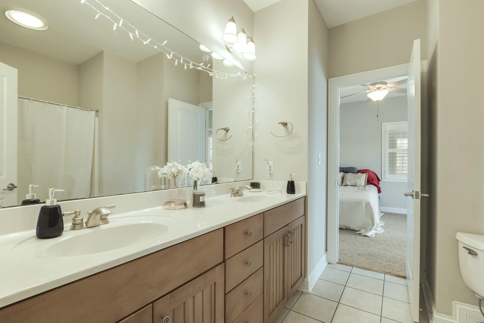 101 Liberty Court Oak Ridge, TN 37830 - Photo 27 of 40 26_LibertyCourt_101_GuestBath01