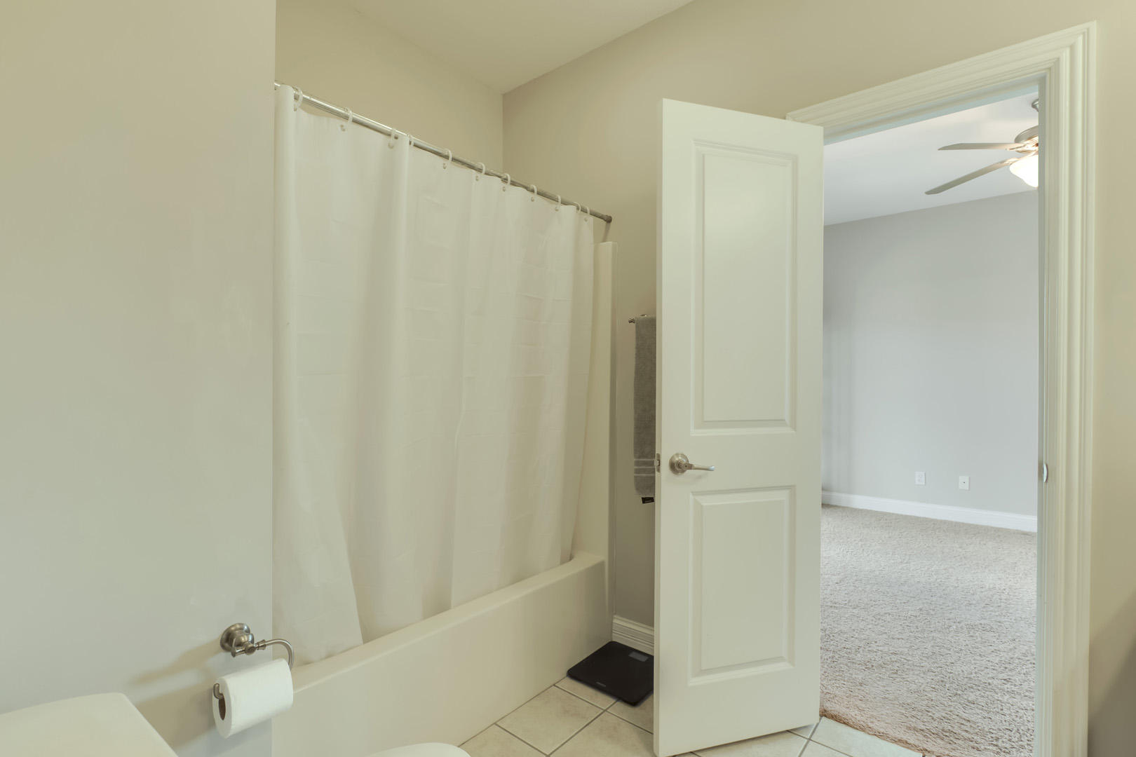 101 Liberty Court Oak Ridge, TN 37830 - Photo 28 of 40 27_LibertyCourt_101_GuestBath02