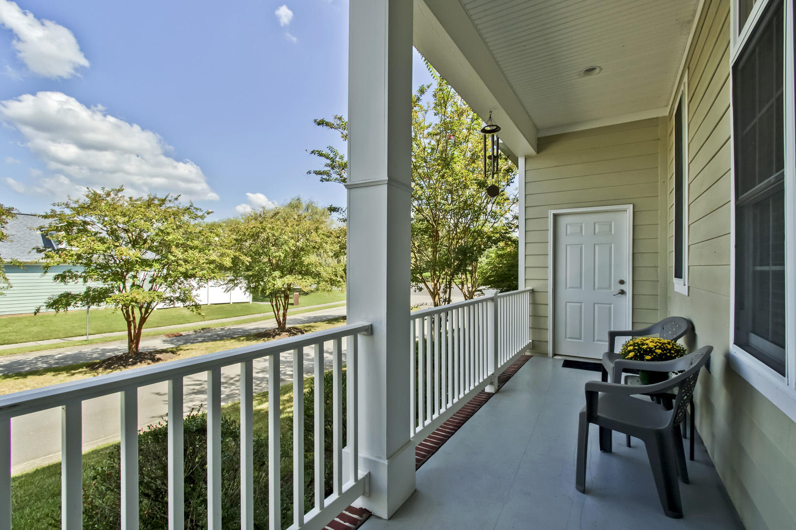 101 Liberty Court Oak Ridge, TN 37830 - Photo 36 of 40 35_LibertyCourt_101_FrontPorch2_GarageEn