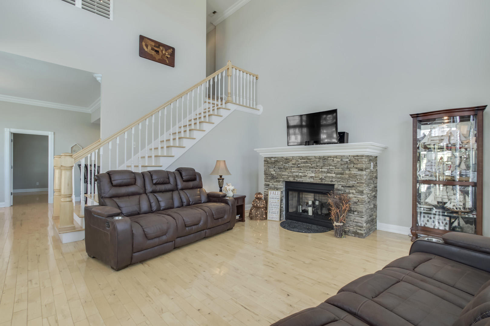 101 Liberty Court Oak Ridge, TN 37830 - Photo 5 of 40 04_LibertyCourt_101_Living01