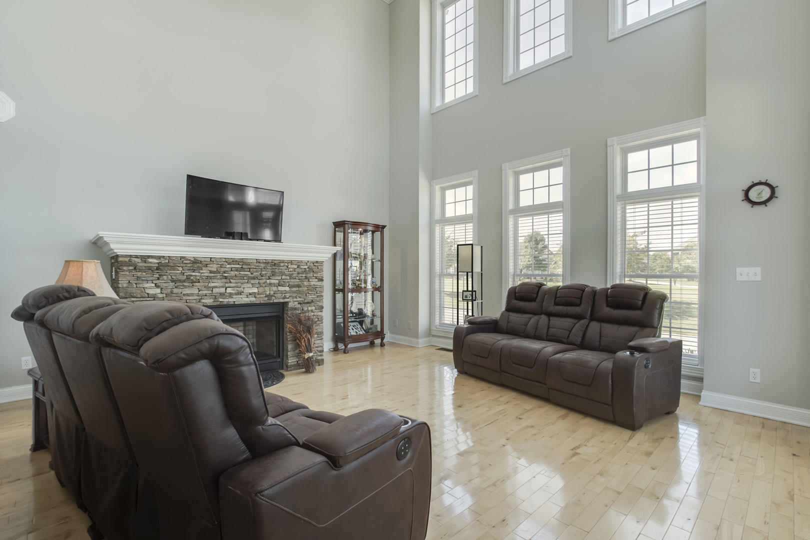 101 Liberty Court Oak Ridge, TN 37830 - Photo 6 of 40 05_LibertyCourt_101_Living02