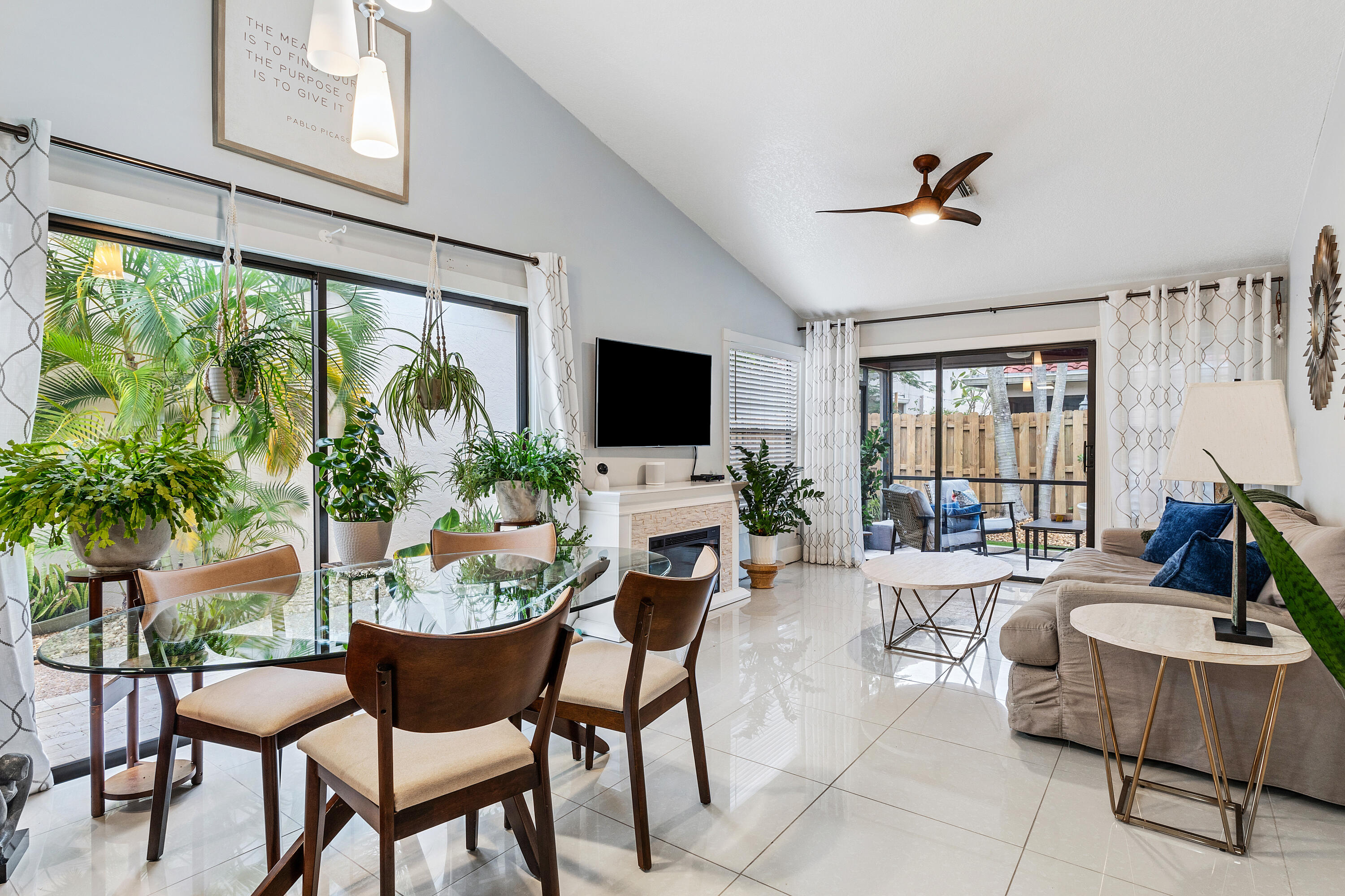 5541 Ilford Court Boca Raton, FL 33486 - Photo 12 of 27 Living Space