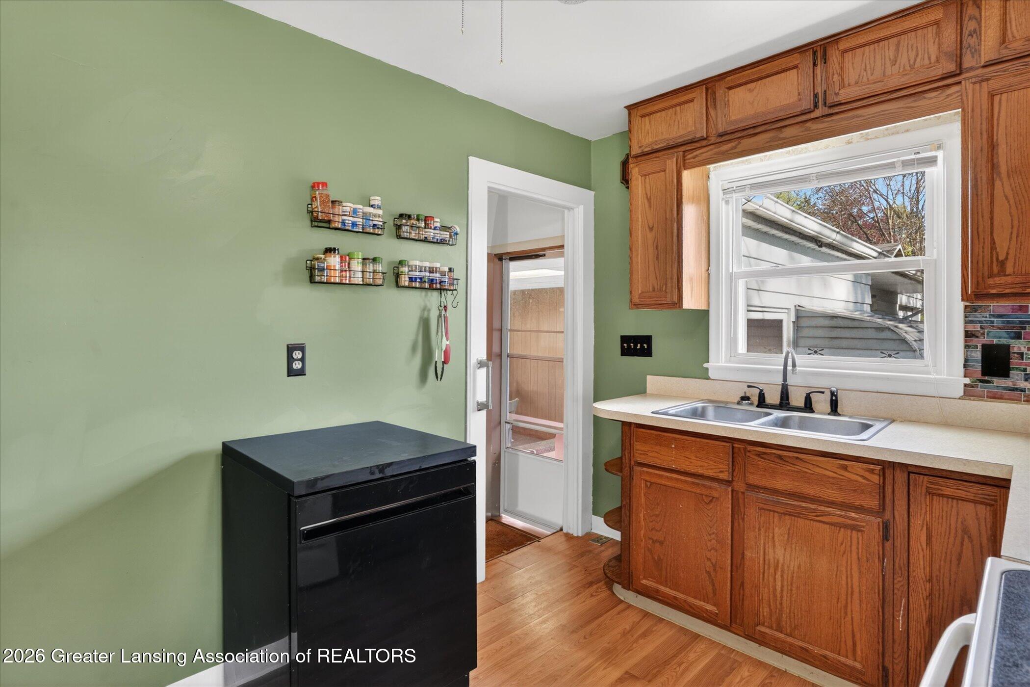 1910 Elmwood Road Lansing, MI 48917 - Photo 17 of 42 20-1910-Elmwood-Rd-Lansing-MI-48917-Wind
