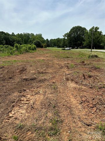 a view of a back yard
