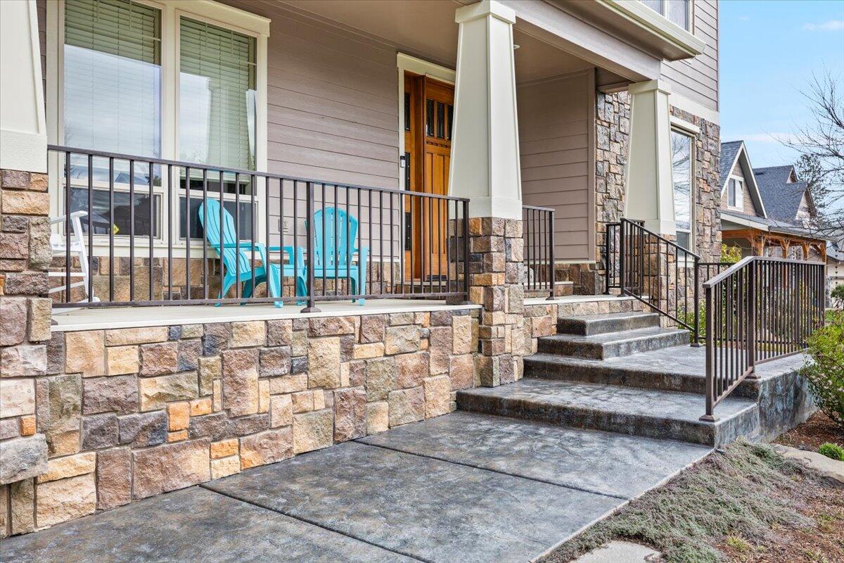 637 Oak Wood Eagle Point, OR 97524 - Photo 4 of 47