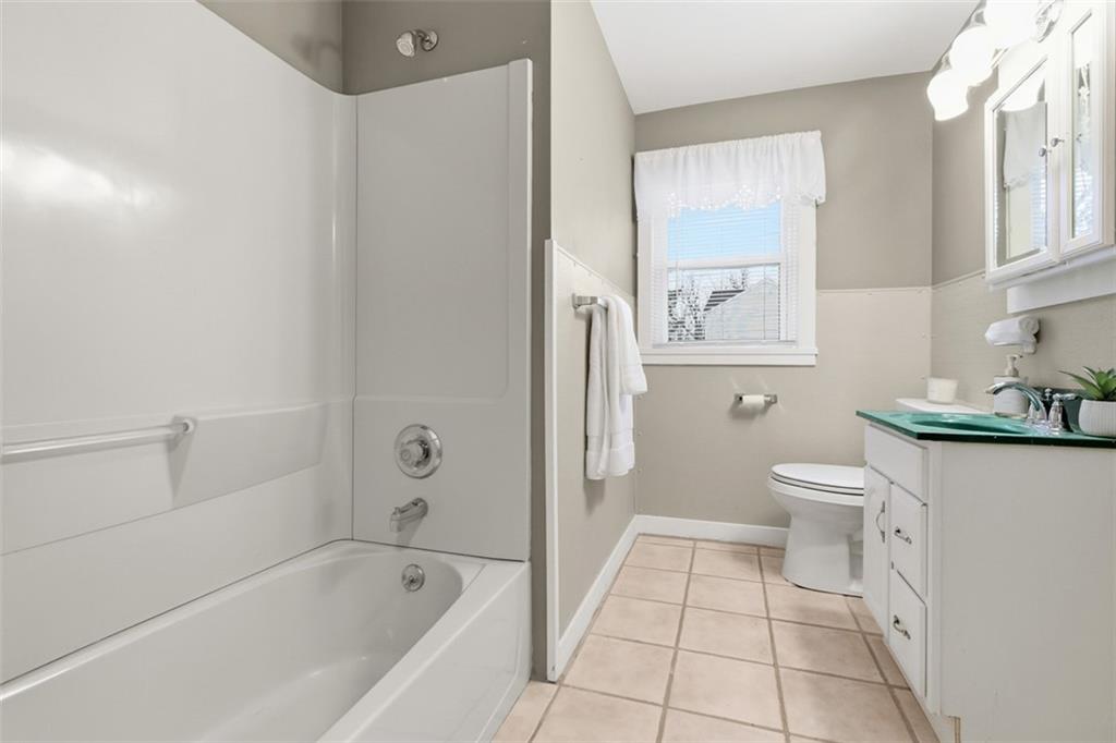 2609 Lah Road Gibsonia, PA 15044 - Photo 23 of 48 a bathroom with a bathtub and a toilet