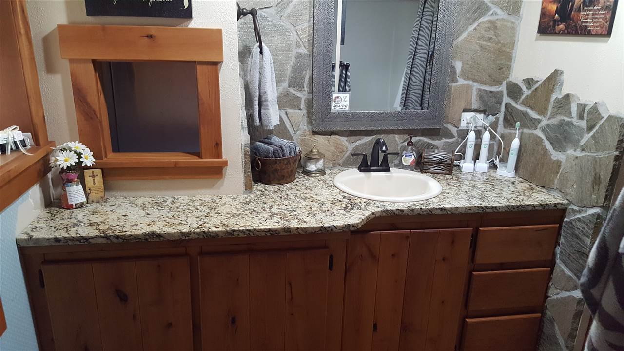 4595 South Swenson Road Clayton, WA 99110 - Photo 8 of 11