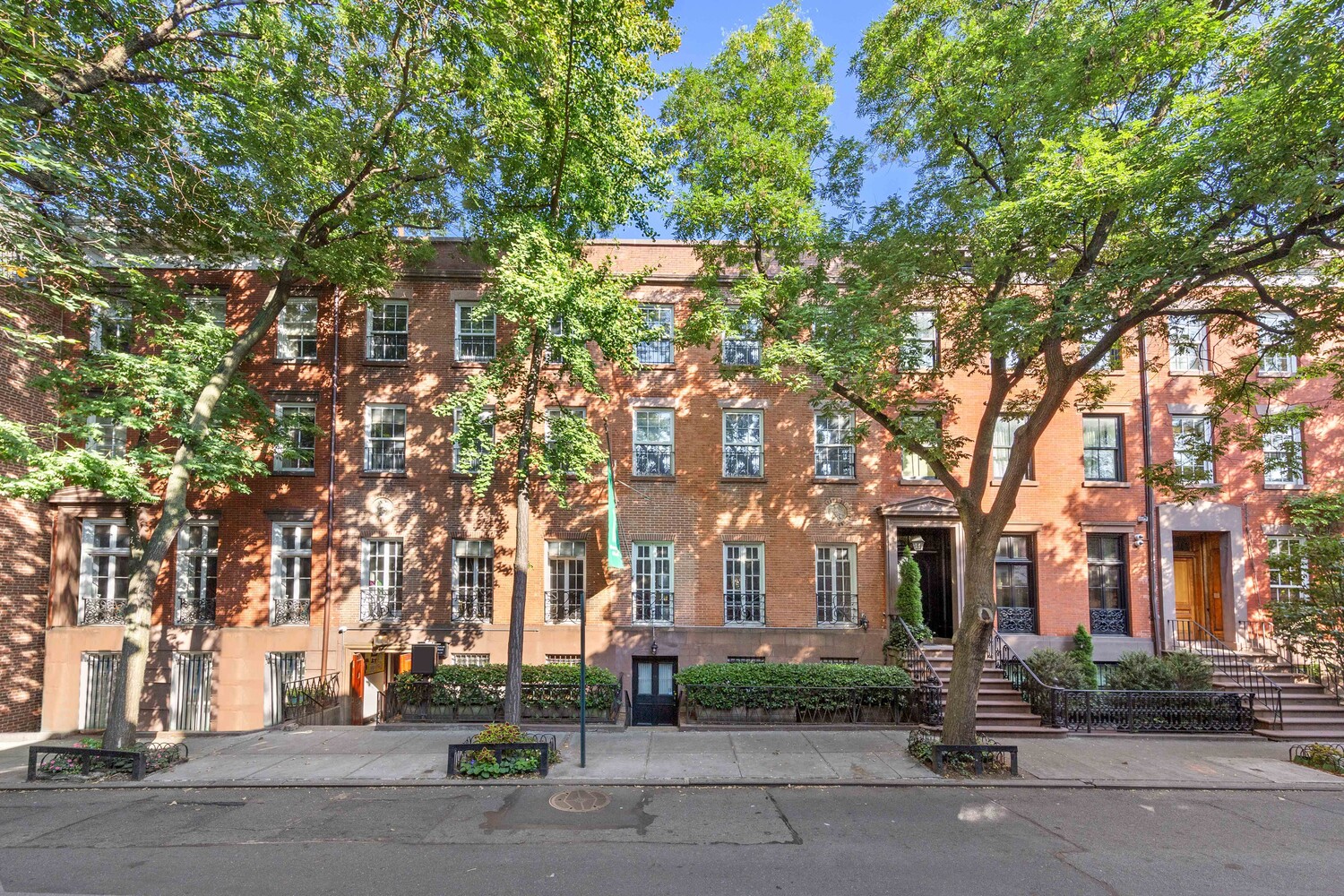 44 Barrow Street Manhattan, NY 10014 - Photo 2 of 10 front view of a building with a street