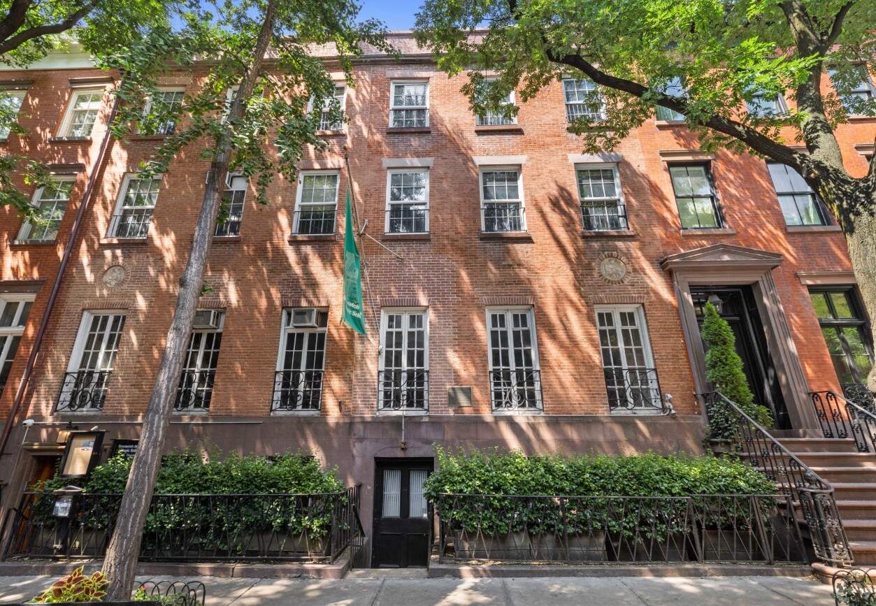 44 Barrow Street Manhattan, NY 10014 - Photo 3 of 10 front view of a building