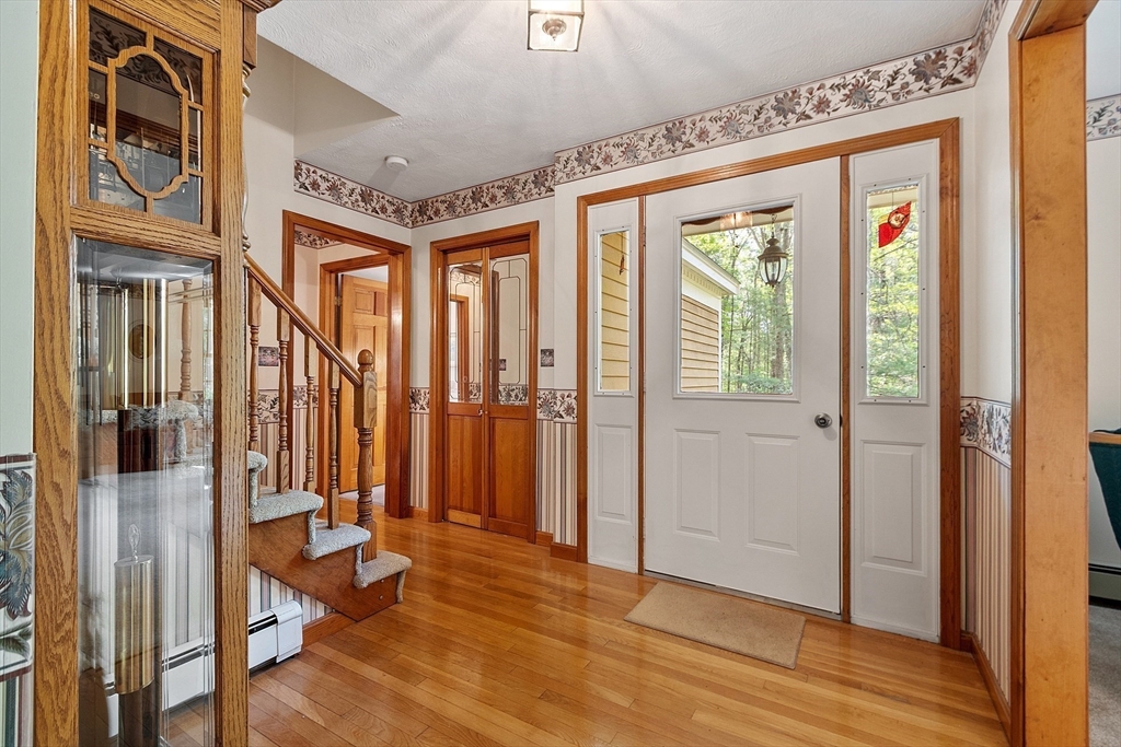 4 Clark Road Littleton, MA 01460 - Photo 3 of 34