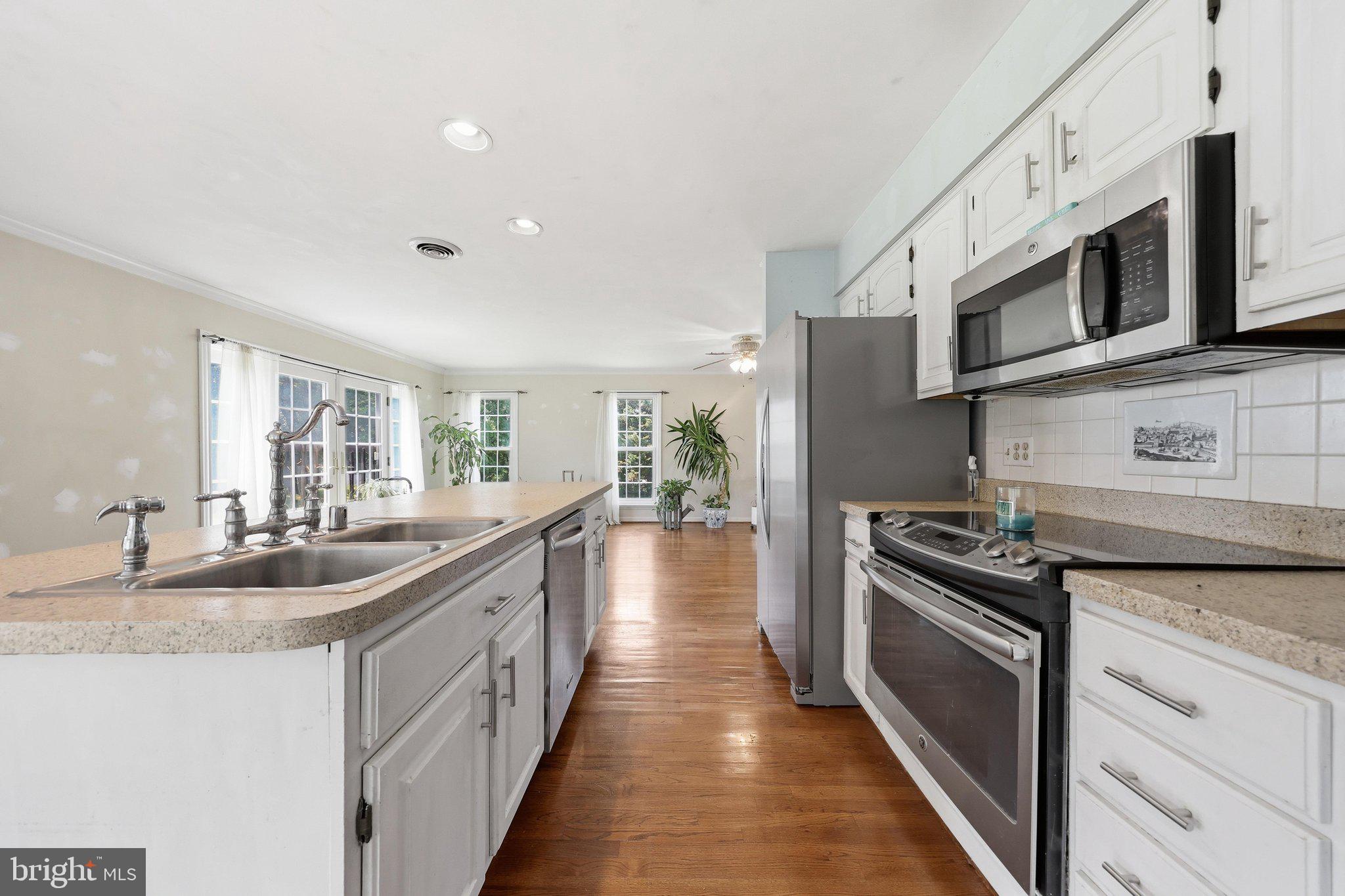 325 East Mountain Road Knoxville, MD 21758 - Photo 15 of 54 Kitchen & Dining Room