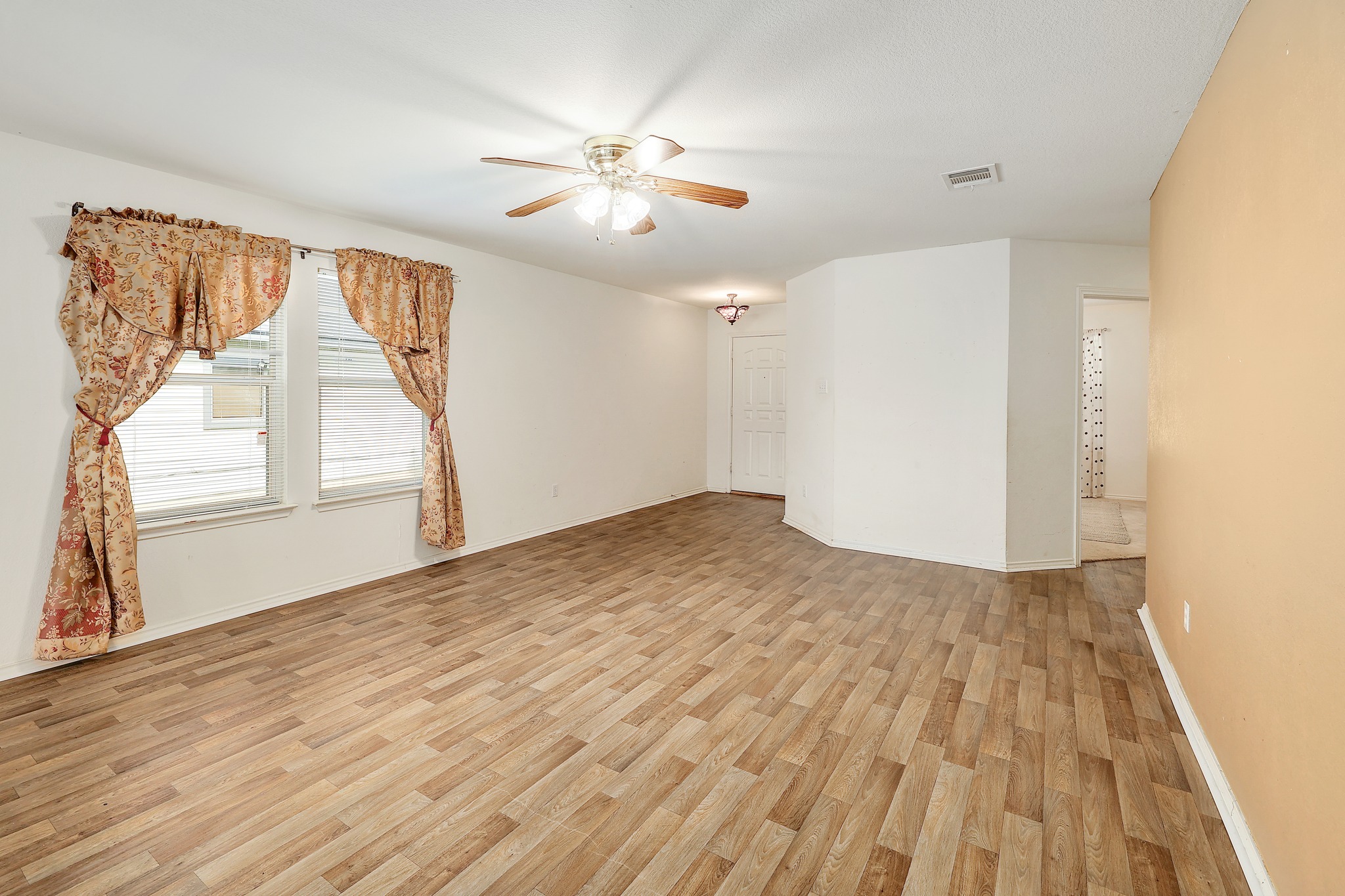 1621 Apollo Circle Round Rock, TX 78664 - Photo 3 of 27