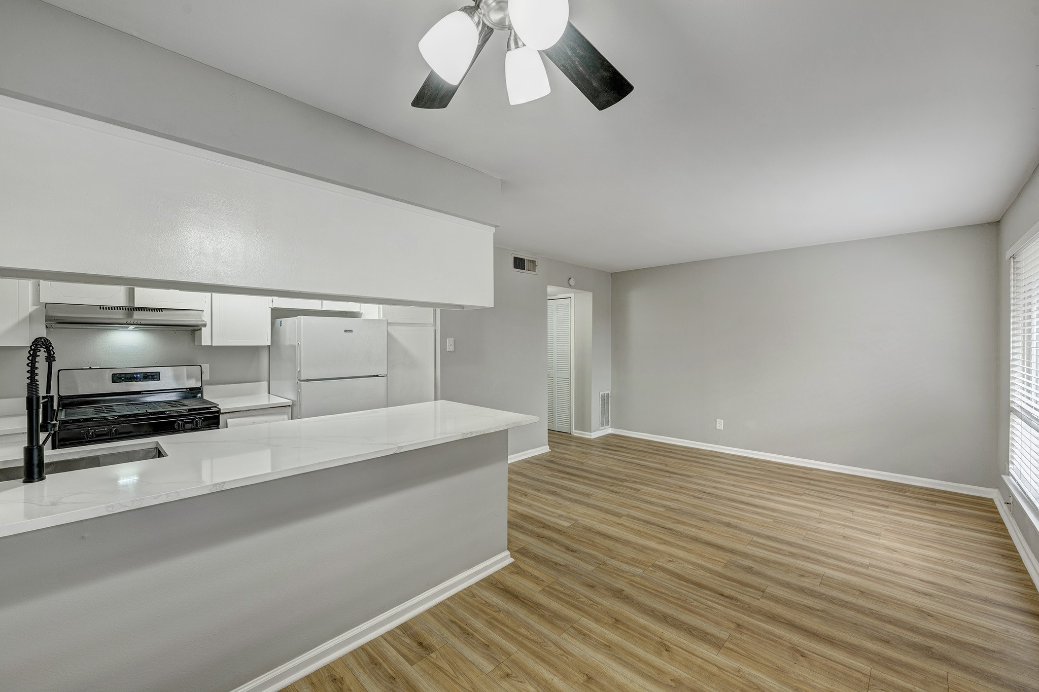 1529 Wirt Road, Unit 20 Houston, TX 77055 - Photo 2 of 12