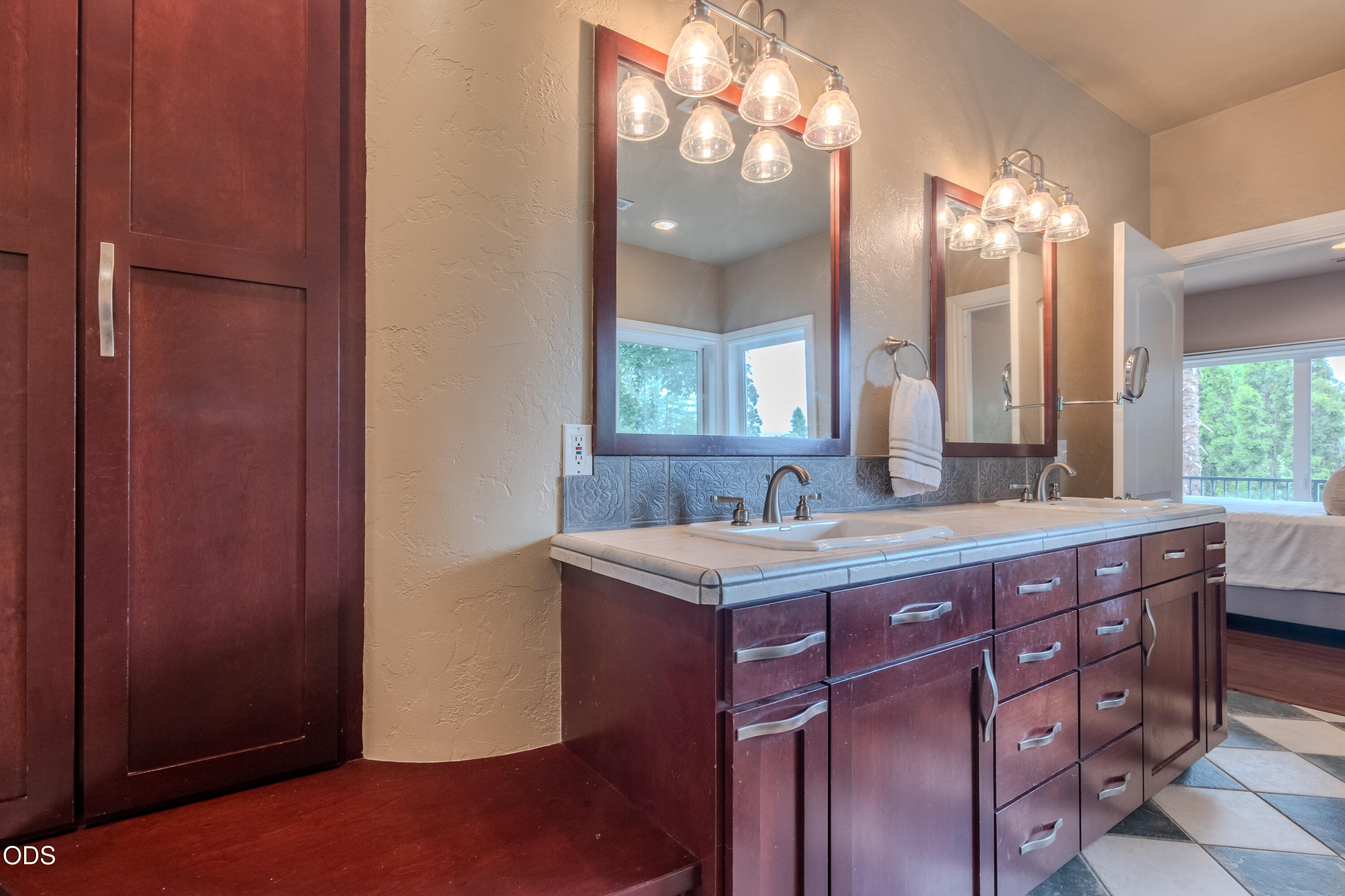 2401 Fox Run Medford, OR 97504 - Photo 33 of 57