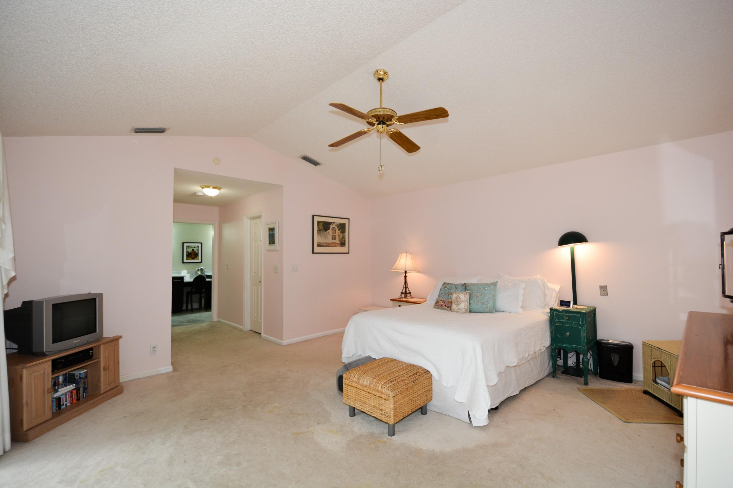 1138 Southwest 20th Street Boca Raton, FL 33486 - Photo 14 of 26 T3KD7K_still_cabn (1)