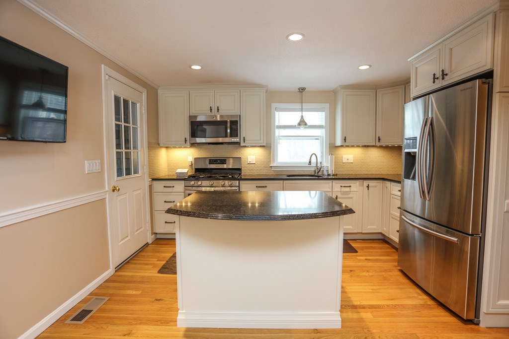 7 Laurel Hill Road Londonderry, NH 03053 - Photo 4 of 40 Gallery Image 4