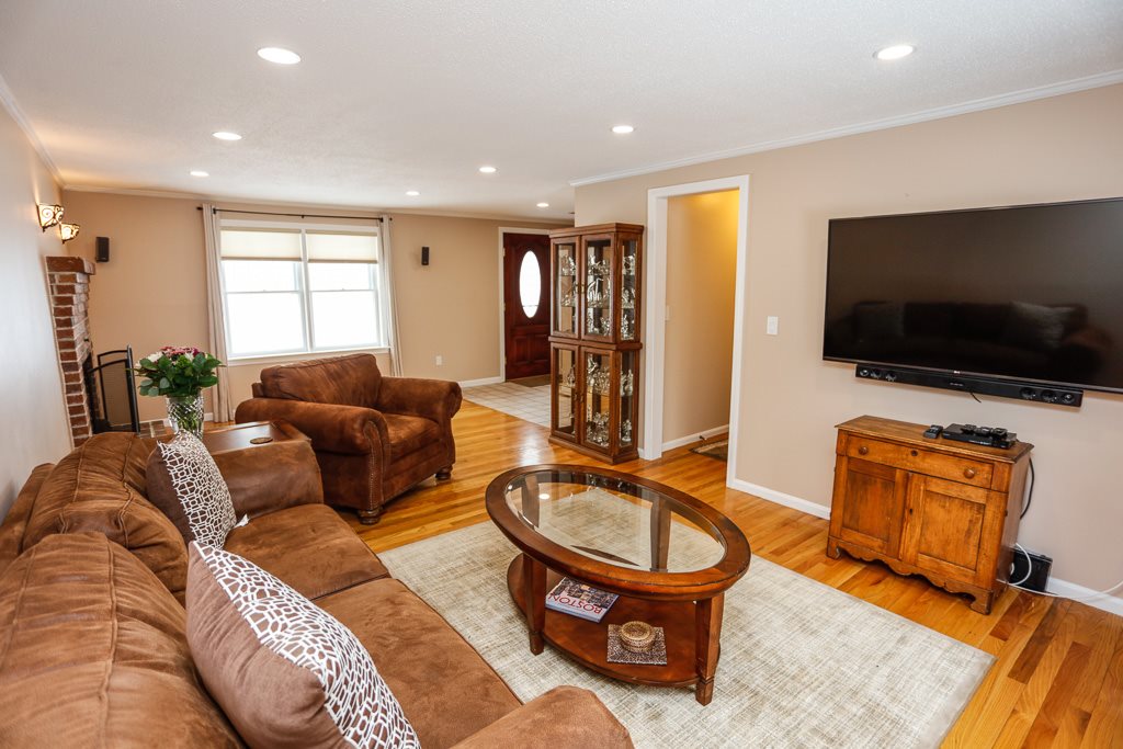 7 Laurel Hill Road Londonderry, NH 03053 - Photo 10 of 40 Gallery Image 10