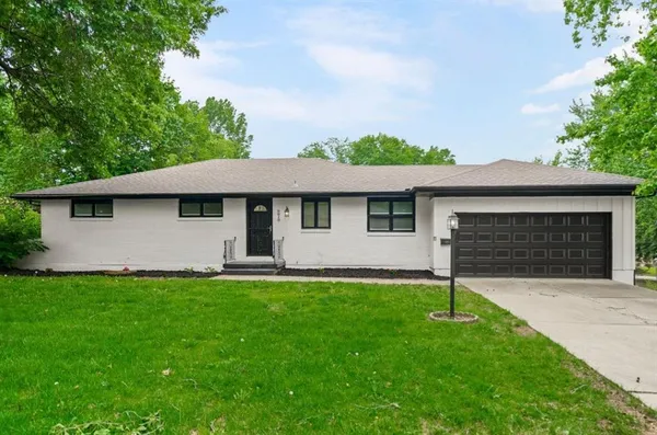 $345,000 | 8819 East 61st Street, Raytown, MO 64133