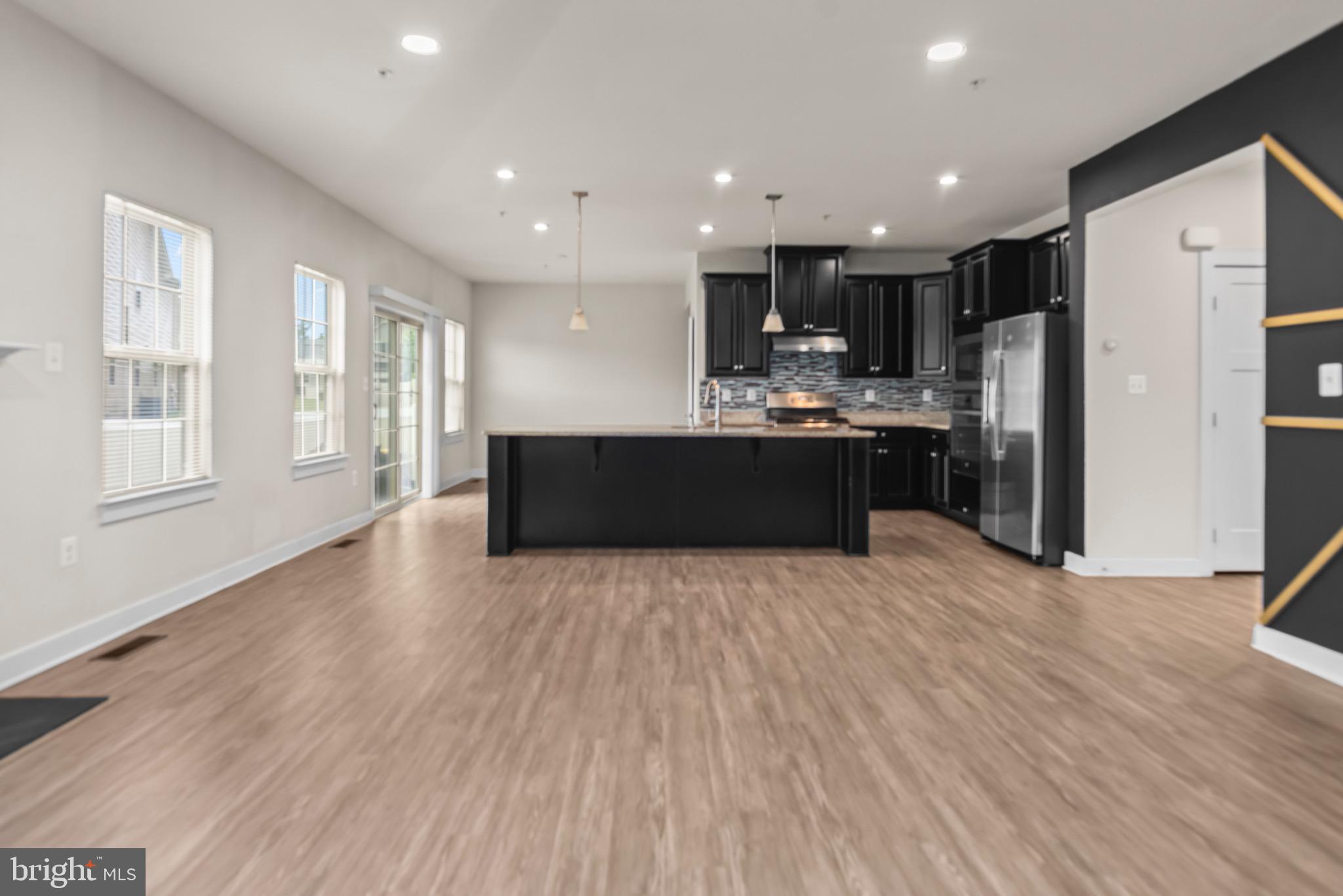 14422 Quarry View Road Brandywine, MD 20613 - Photo 6 of 32 Kitchen Island/Breakfast Nook