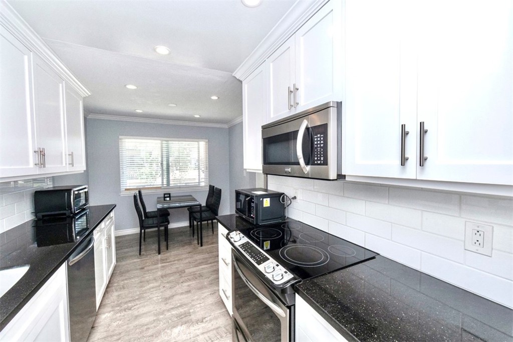 12200 Montecito Road, Unit L208 Seal Beach, CA 90740 - Photo 2 of 25